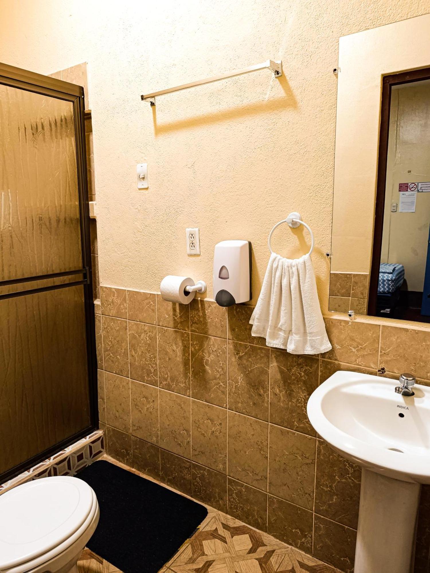 Hostal El Rio León Dış mekan fotoğraf