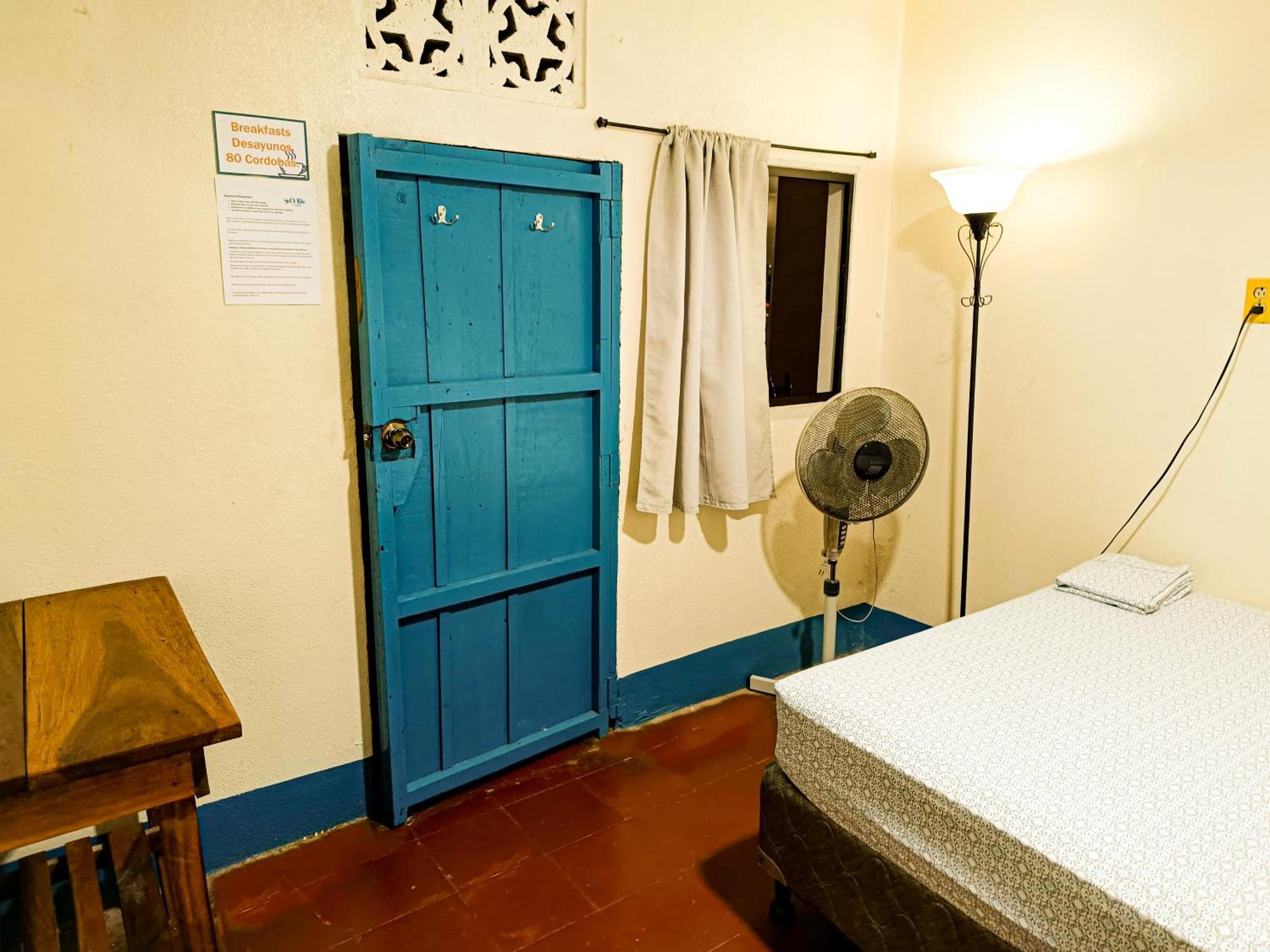 Hostal El Rio León Dış mekan fotoğraf