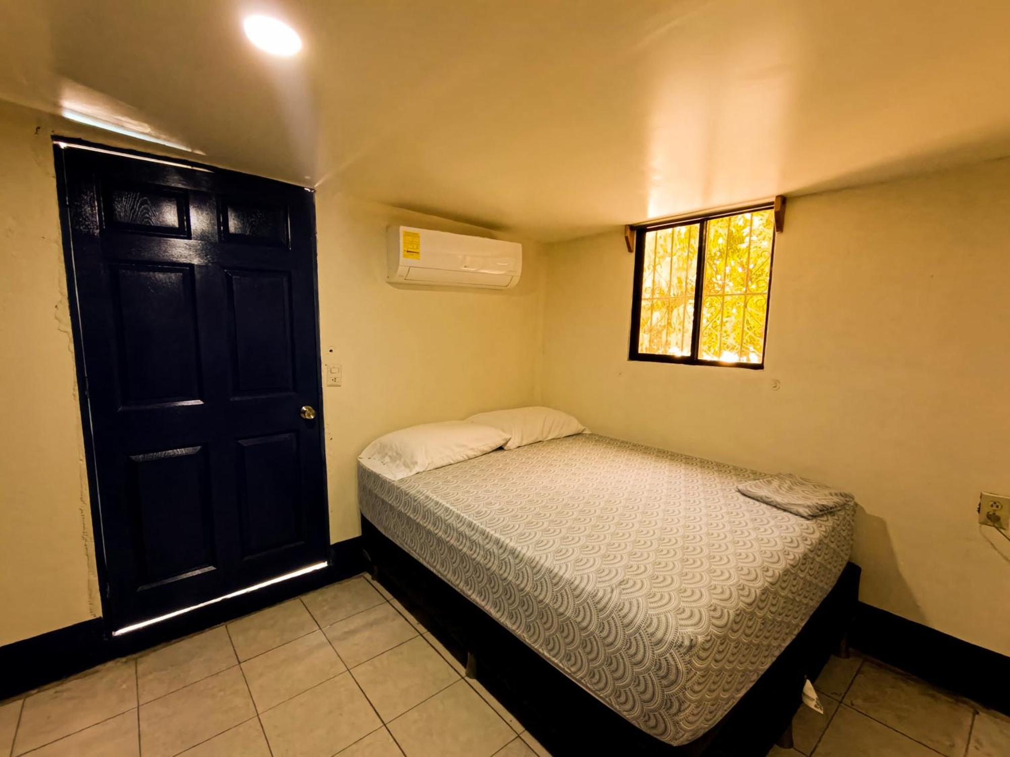 Hostal El Rio León Dış mekan fotoğraf