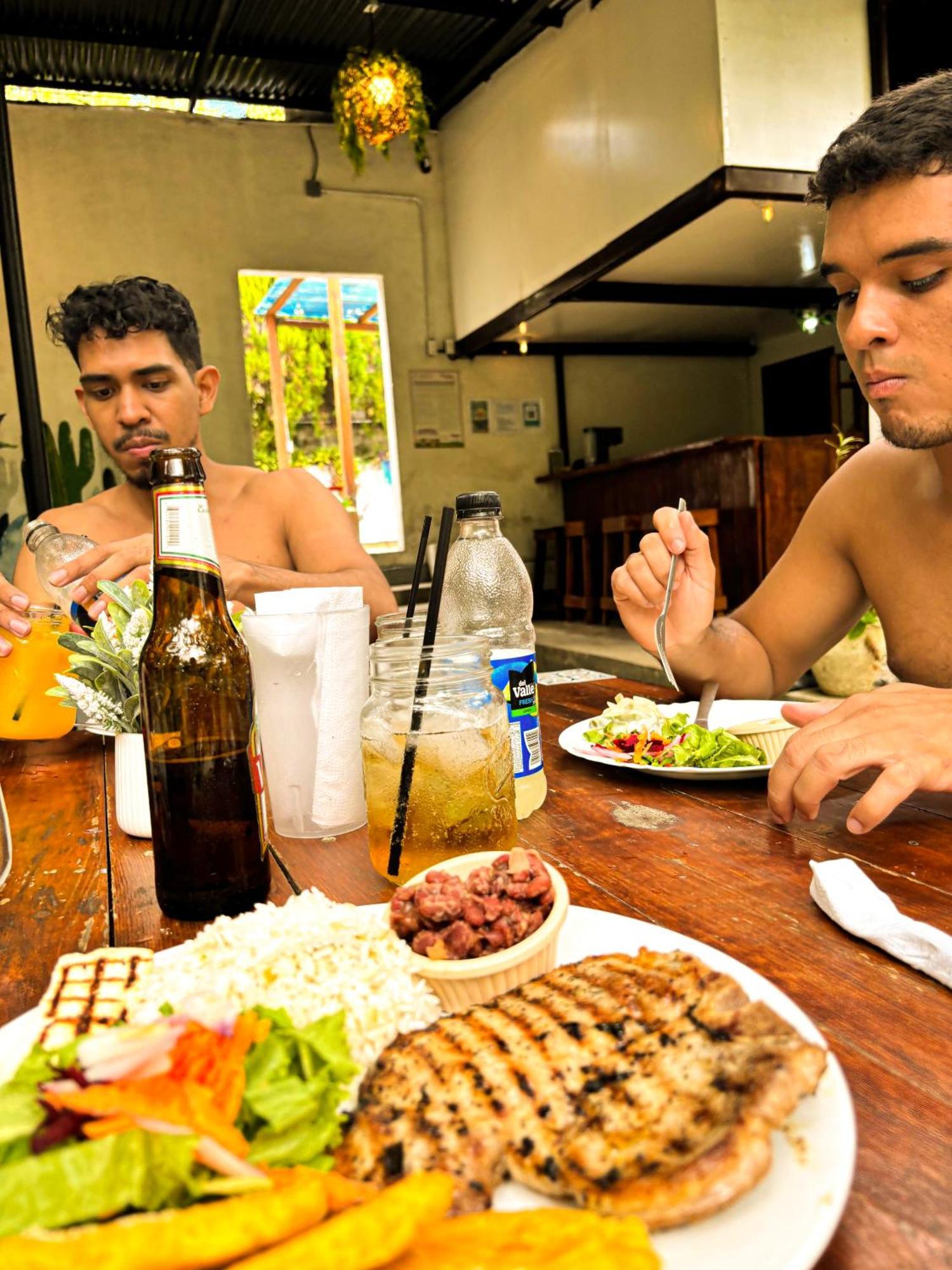 Hostal El Rio León Dış mekan fotoğraf